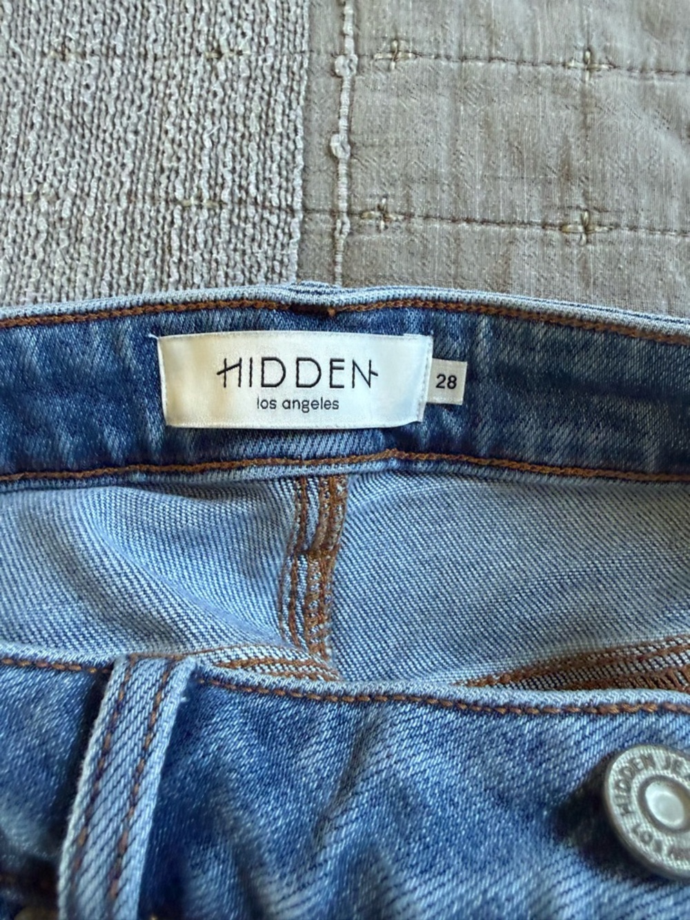 HIDDEN Blake Mid-Rise Dad Jean - Size 28 -